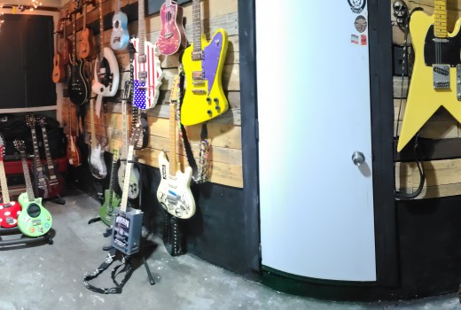 AiXeLsyD13's Guitar Room