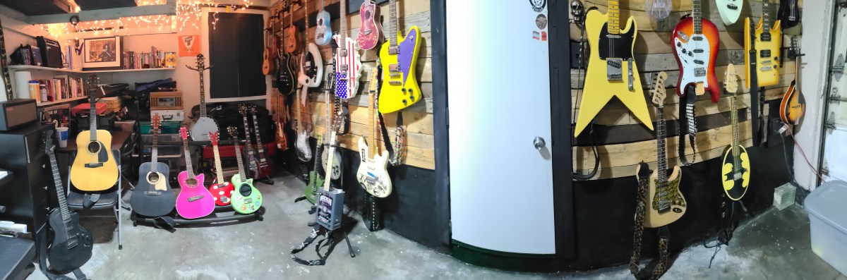 AiXeLsyD13's Guitar Room